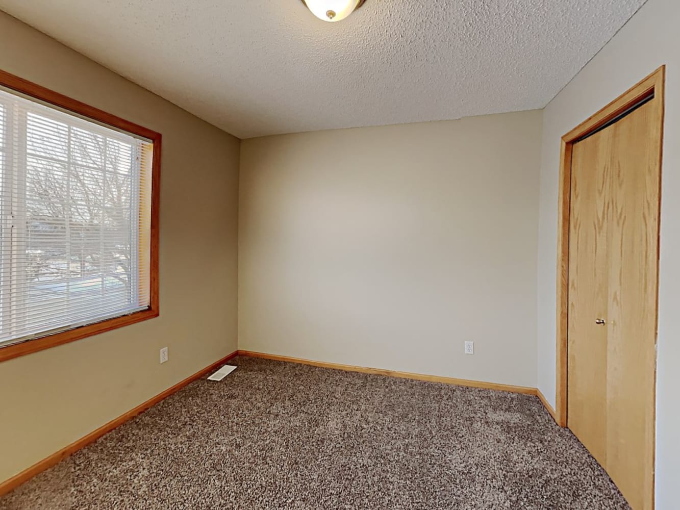 1311 Creekside Dr, Waconia photo 12
