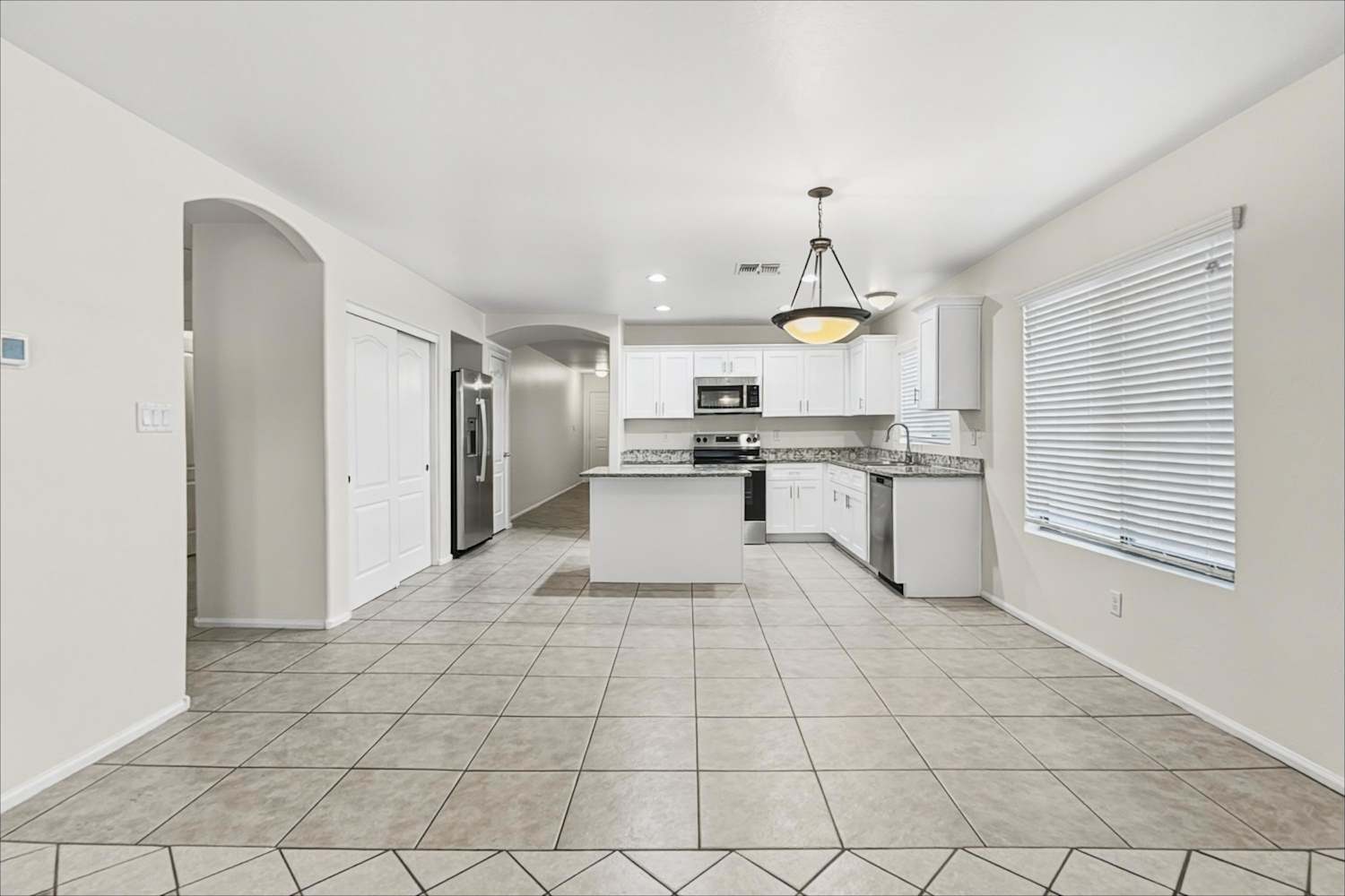 13127 W Port Royale Ln, Surprise photo 8