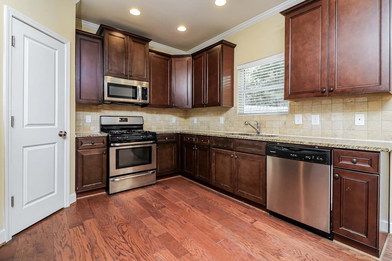 1313 Invermere Dr SE, Mableton photo 9