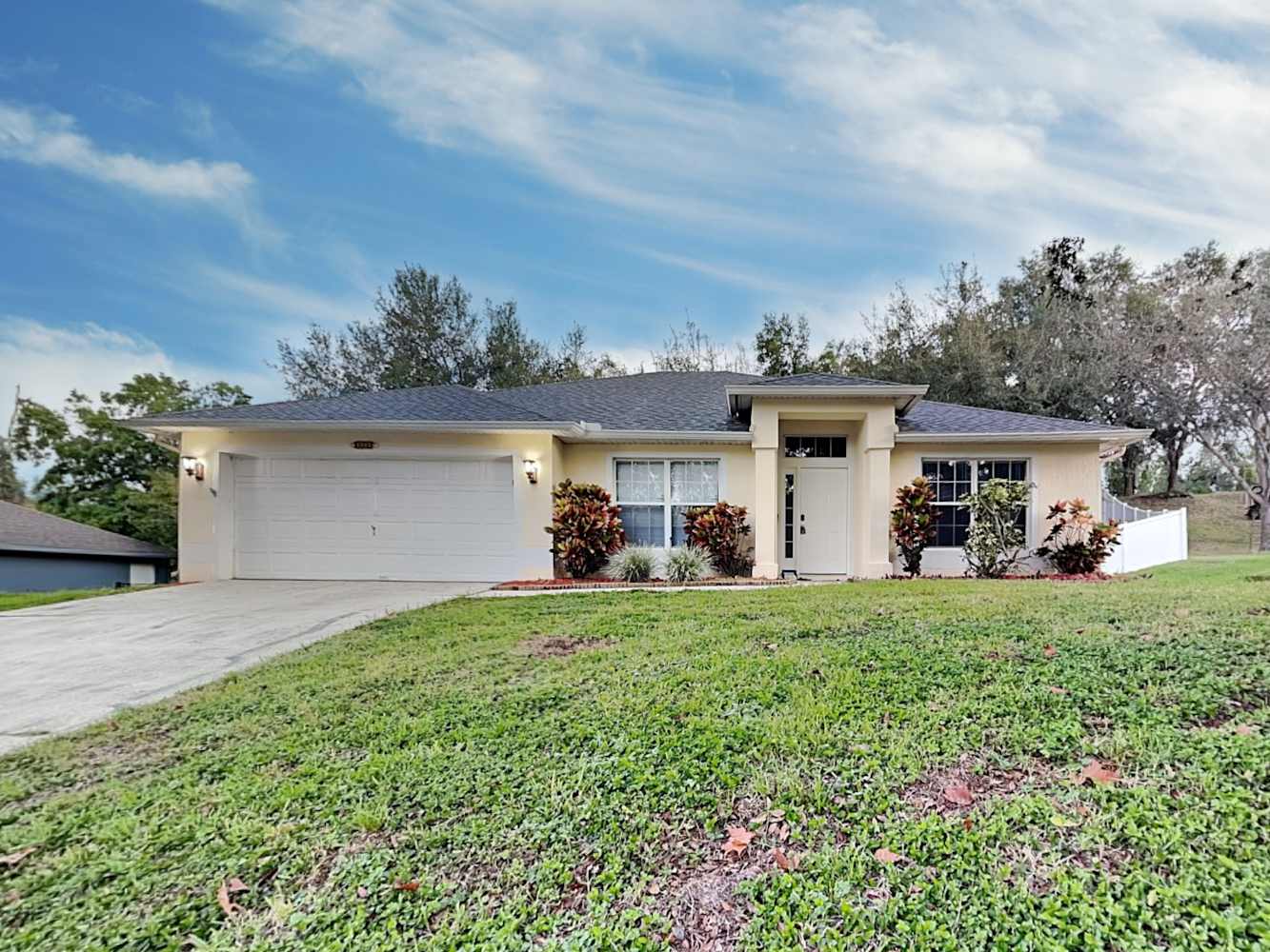 Front of 1313 Windy Bluff Dr, Minneola, FL