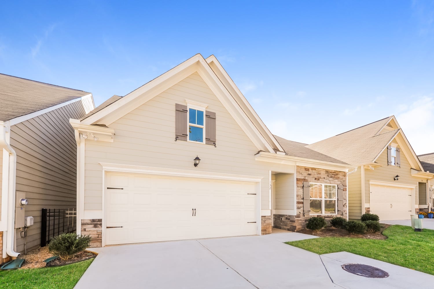 132 Hickory Village Cir, Canton photo 1