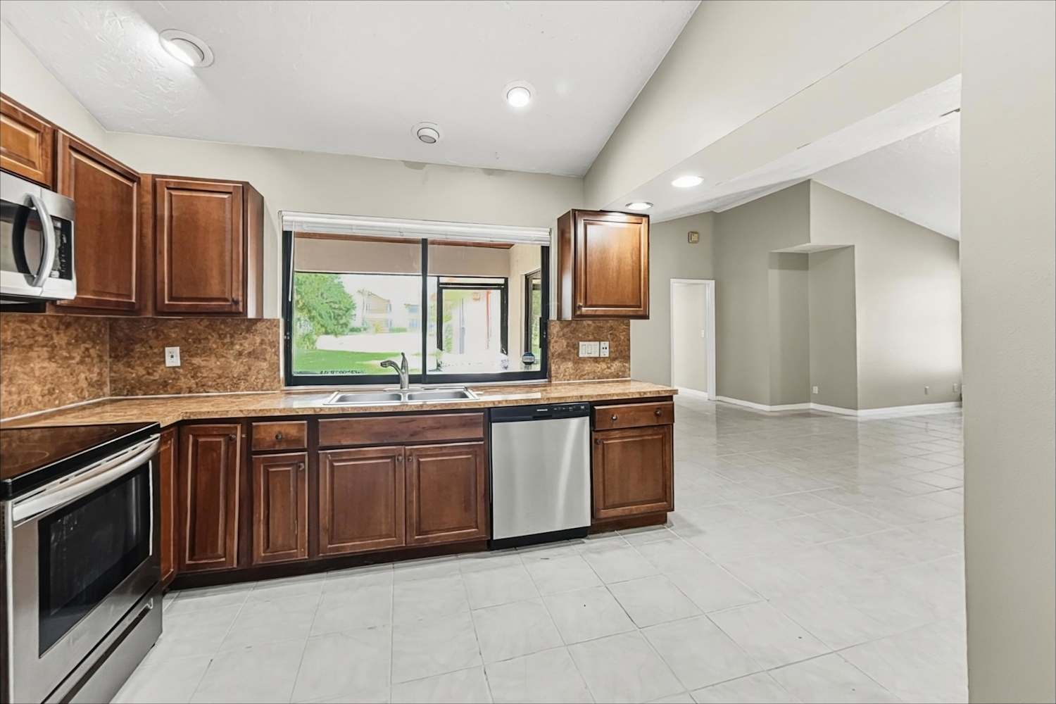 13325 Kingsbury Dr, Wellington photo 9