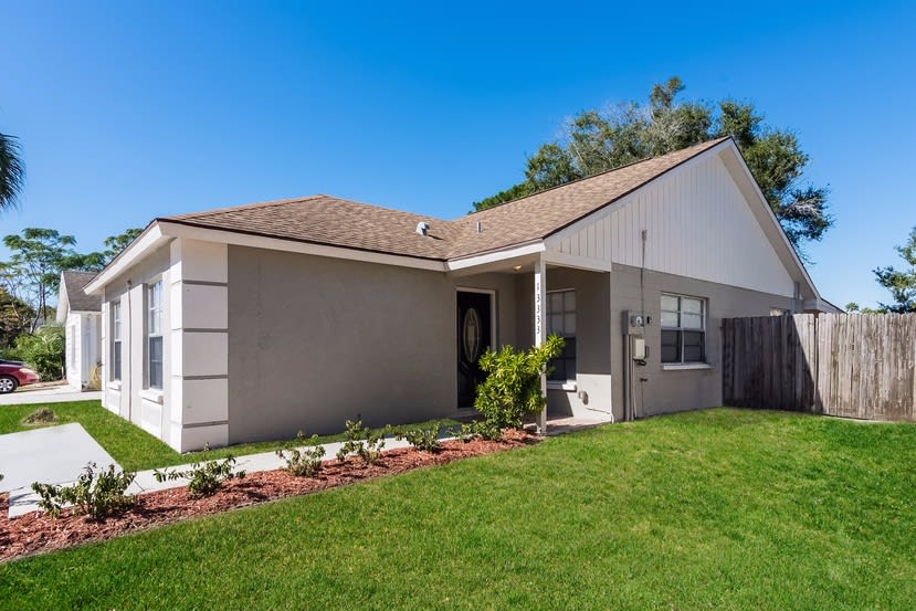 Front of 13333 Laraway Dr, Riverview, FL