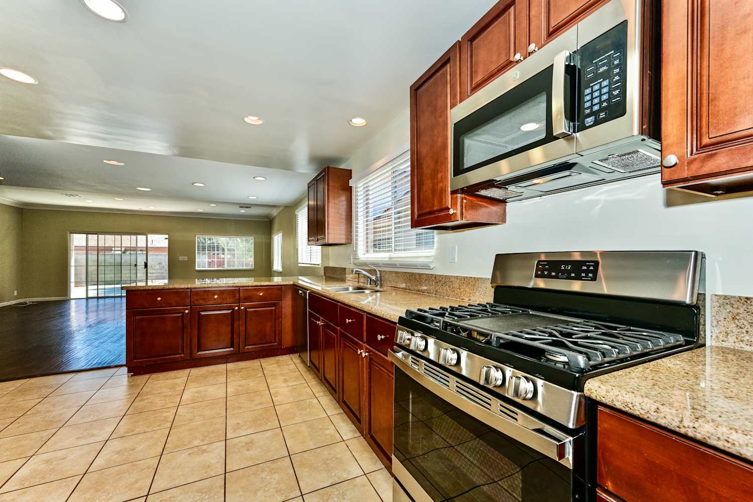 13425 Ebell St, Van Nuys photo 6