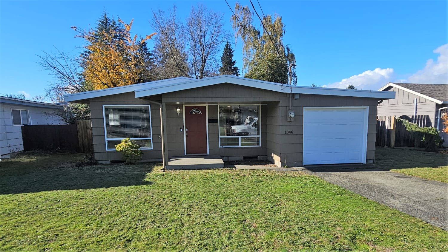 Front of 1346 Lenore Dr, Tacoma, WA