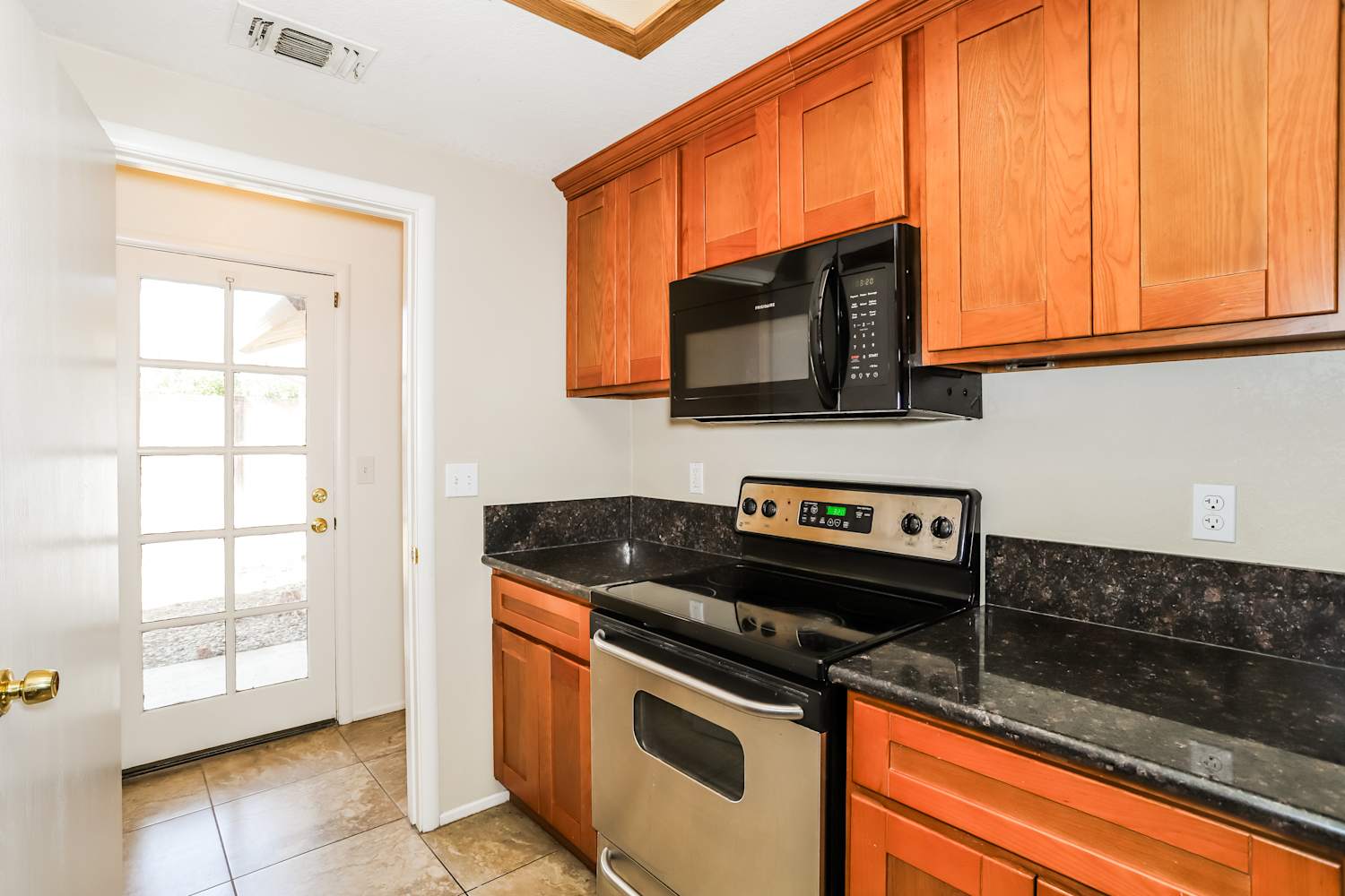 1355 Colfax Dr, Woodland photo 8