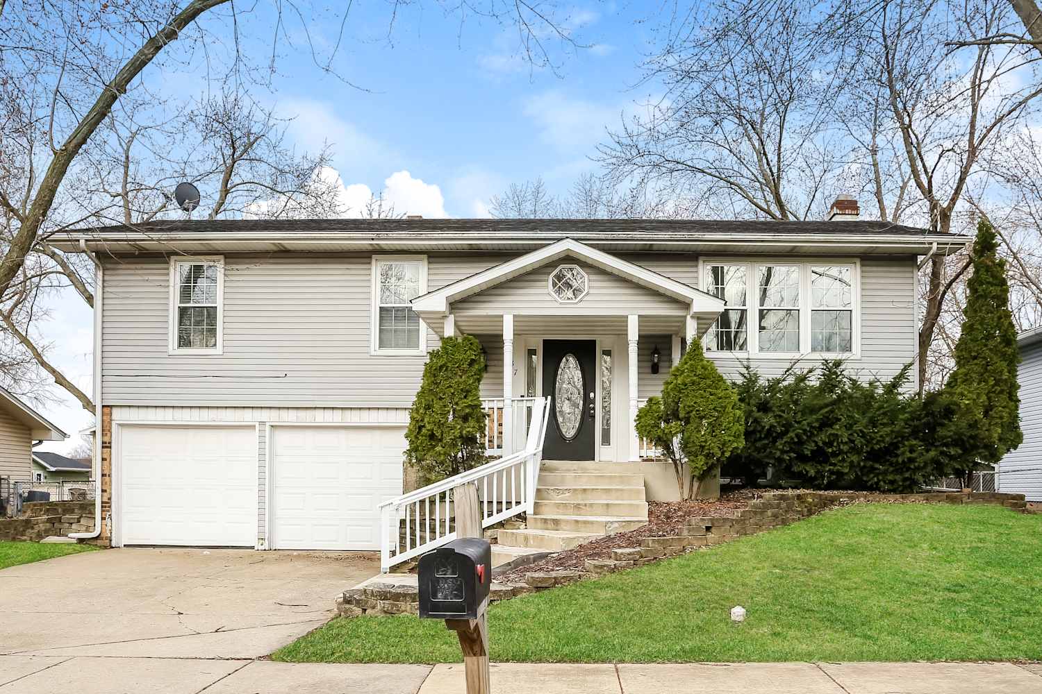 137 Mayfield Dr, Bolingbrook photo 1