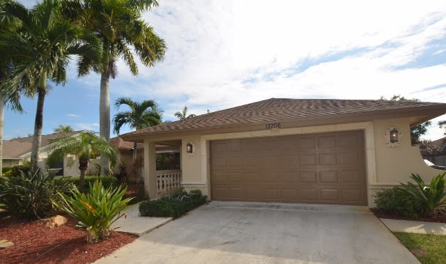 Front of 13706 Staimford Dr, Wellington, FL