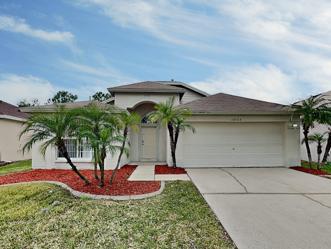 Front of 13723 Ogakor Dr, Riverview, FL