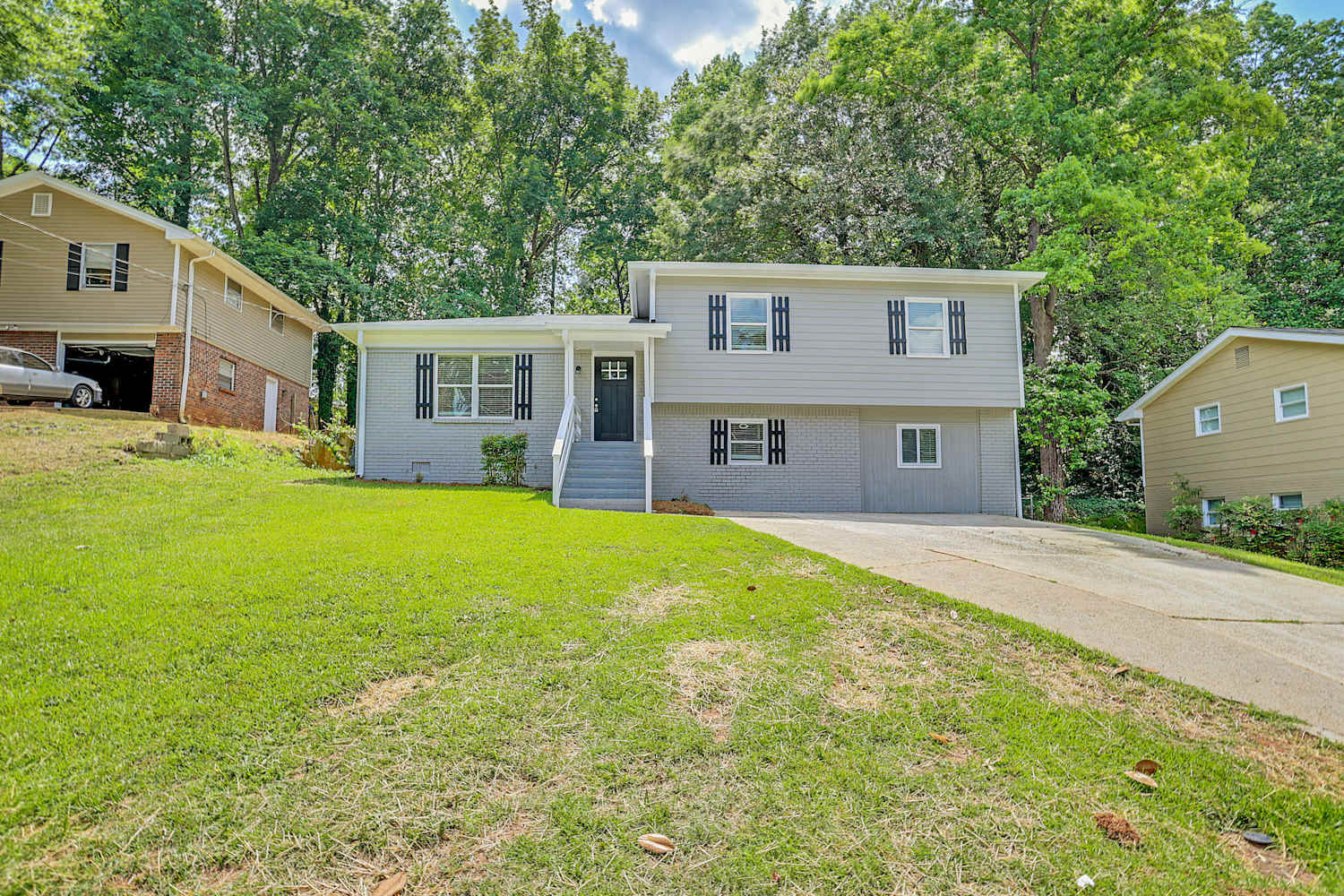 Front of 1400 High Meadow Dr, Stone Mountain, GA