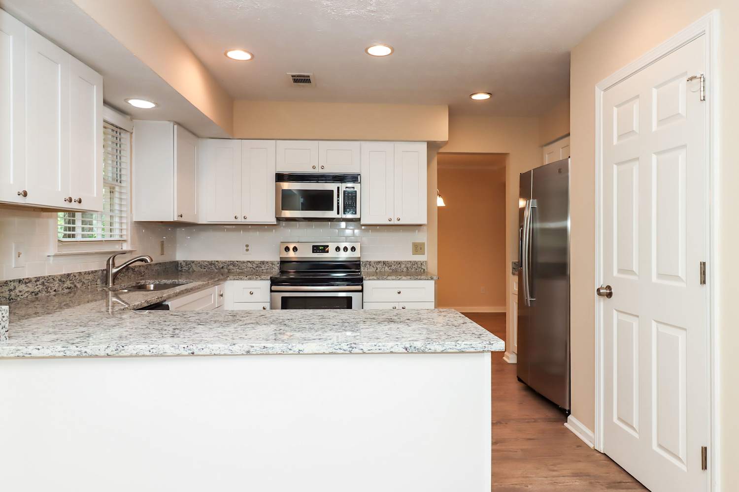 1402 Long Shadow Ct, Woodstock photo 6