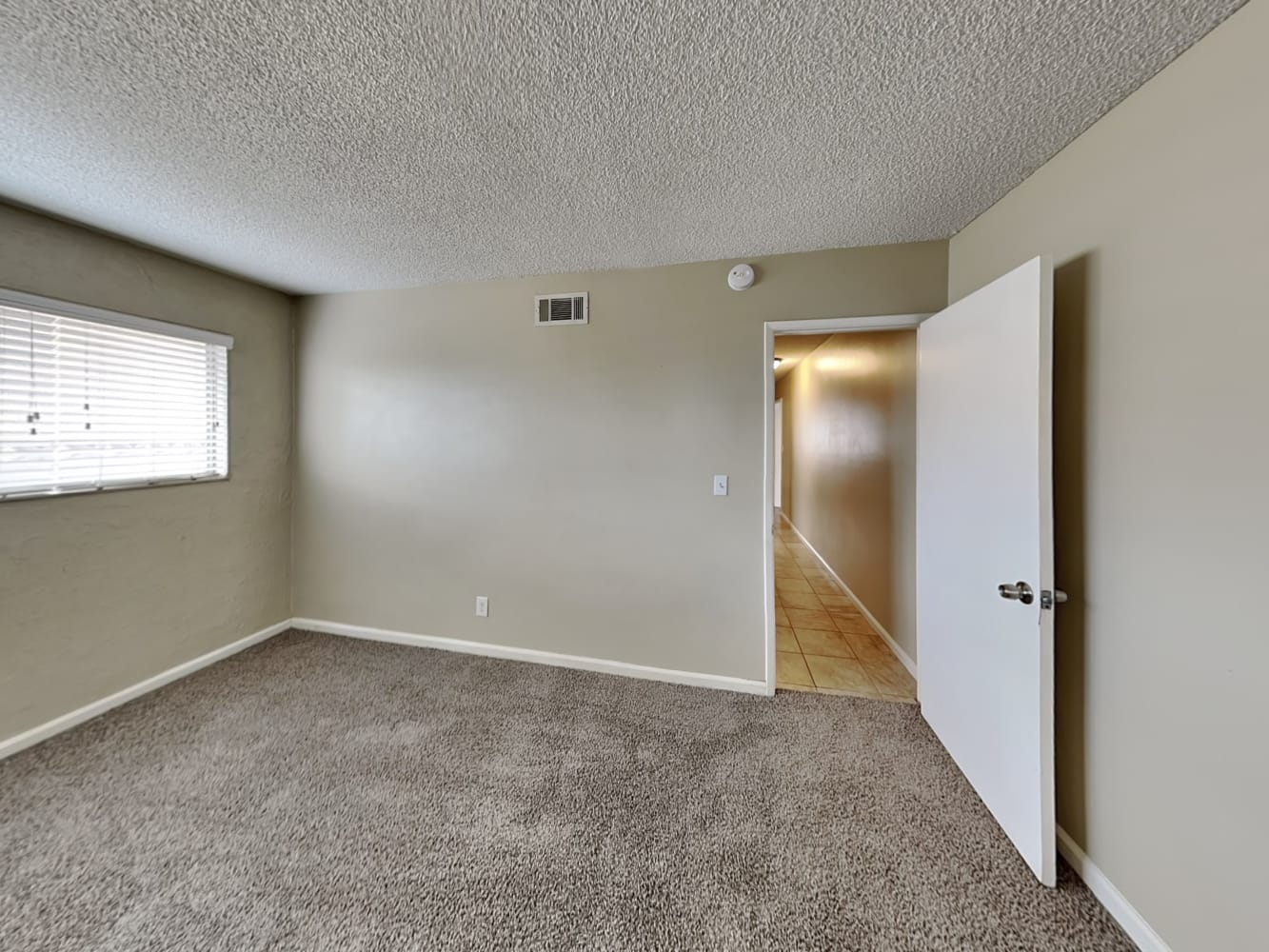 1406 E Elsmere Dr, Carson photo 12