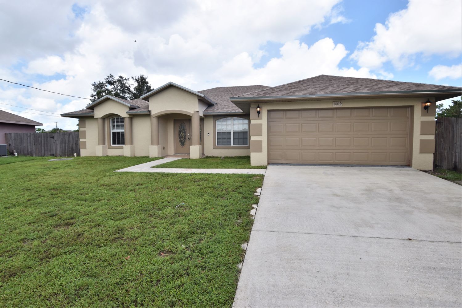 Front of 1409 SW Algardi Ln, Port Saint Lucie, FL