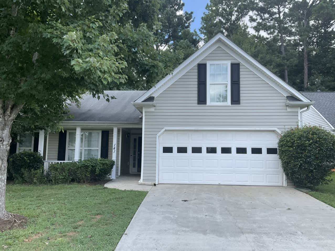 Front of 141 N Square Ln, Newnan, GA