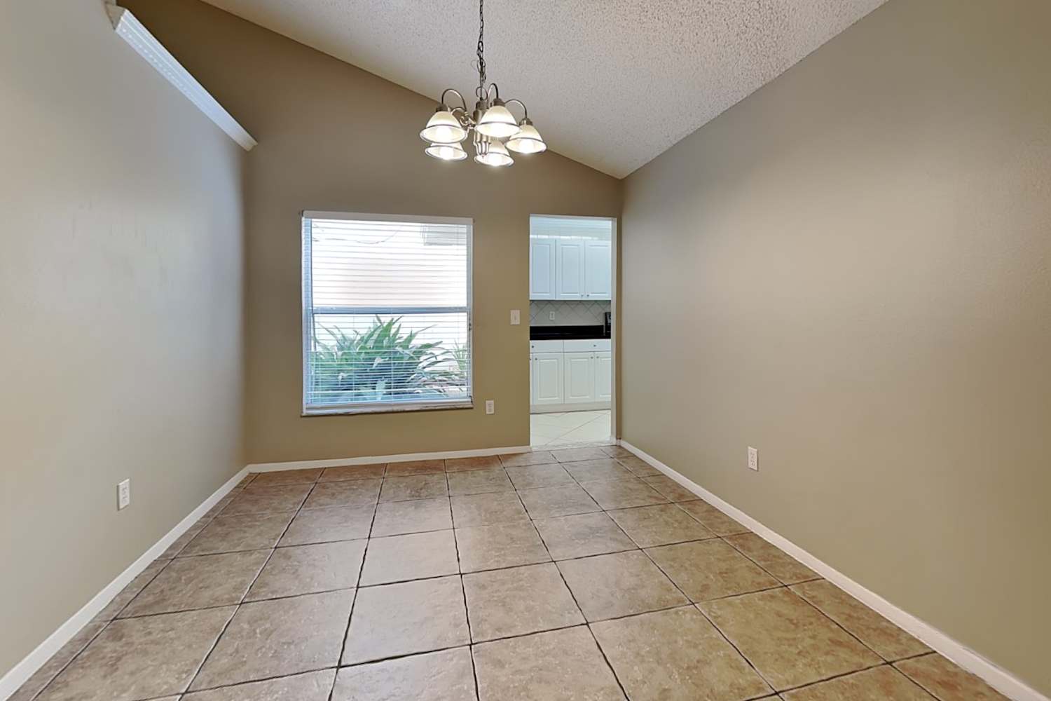1410 High Knoll Dr, Brandon photo 8