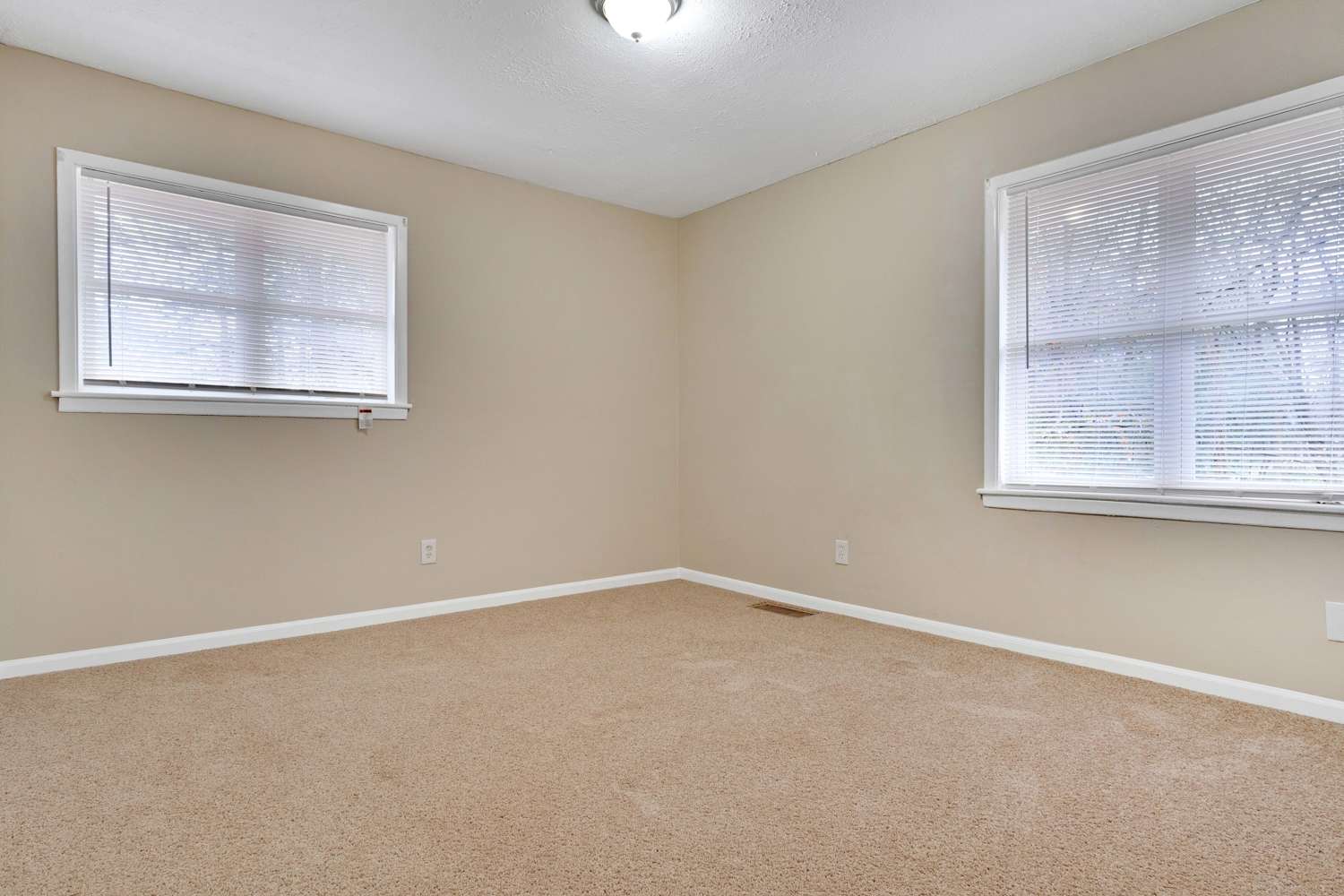 1421 Dennis Dr, Decatur photo 7