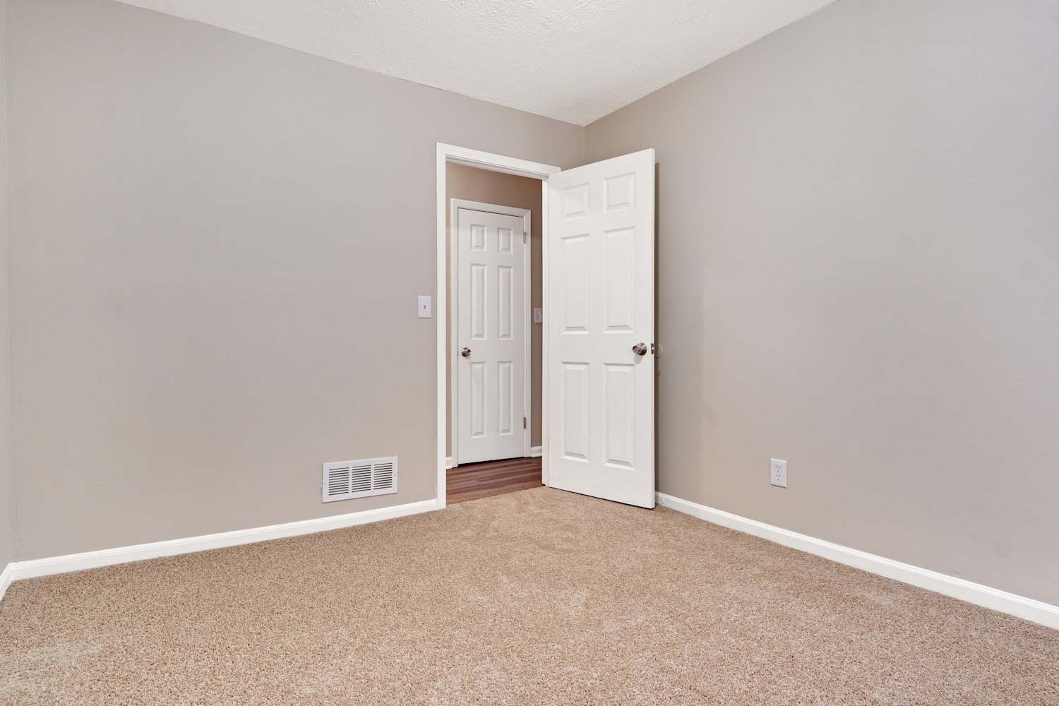 1421 Dennis Dr, Decatur photo 6