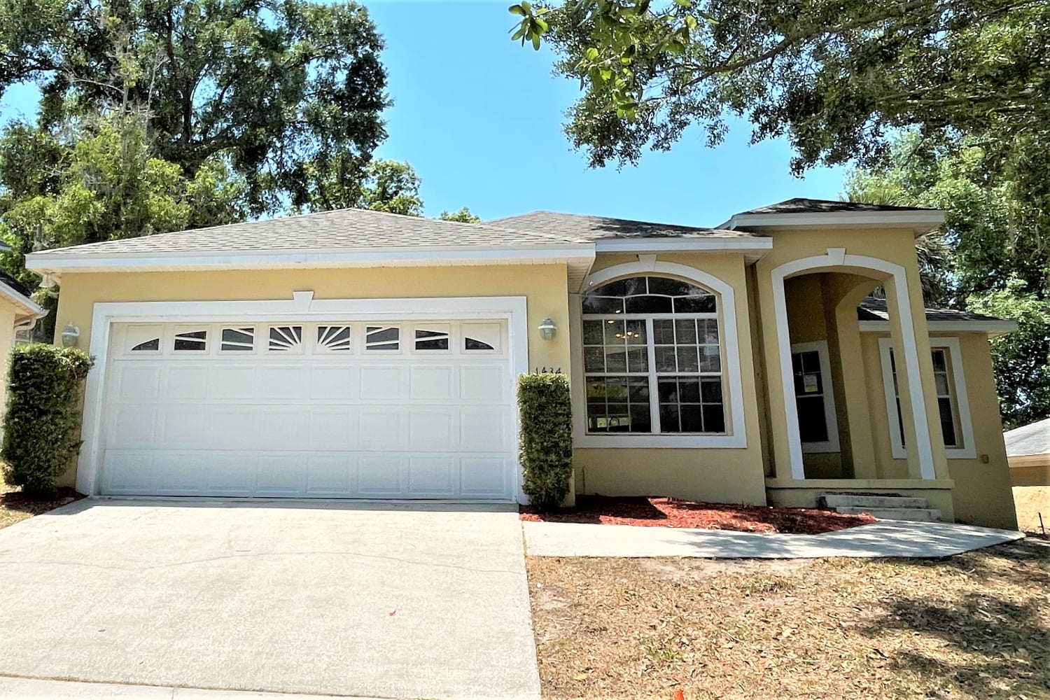 Front of 1434 Villa Hill Ct, Apopka, FL
