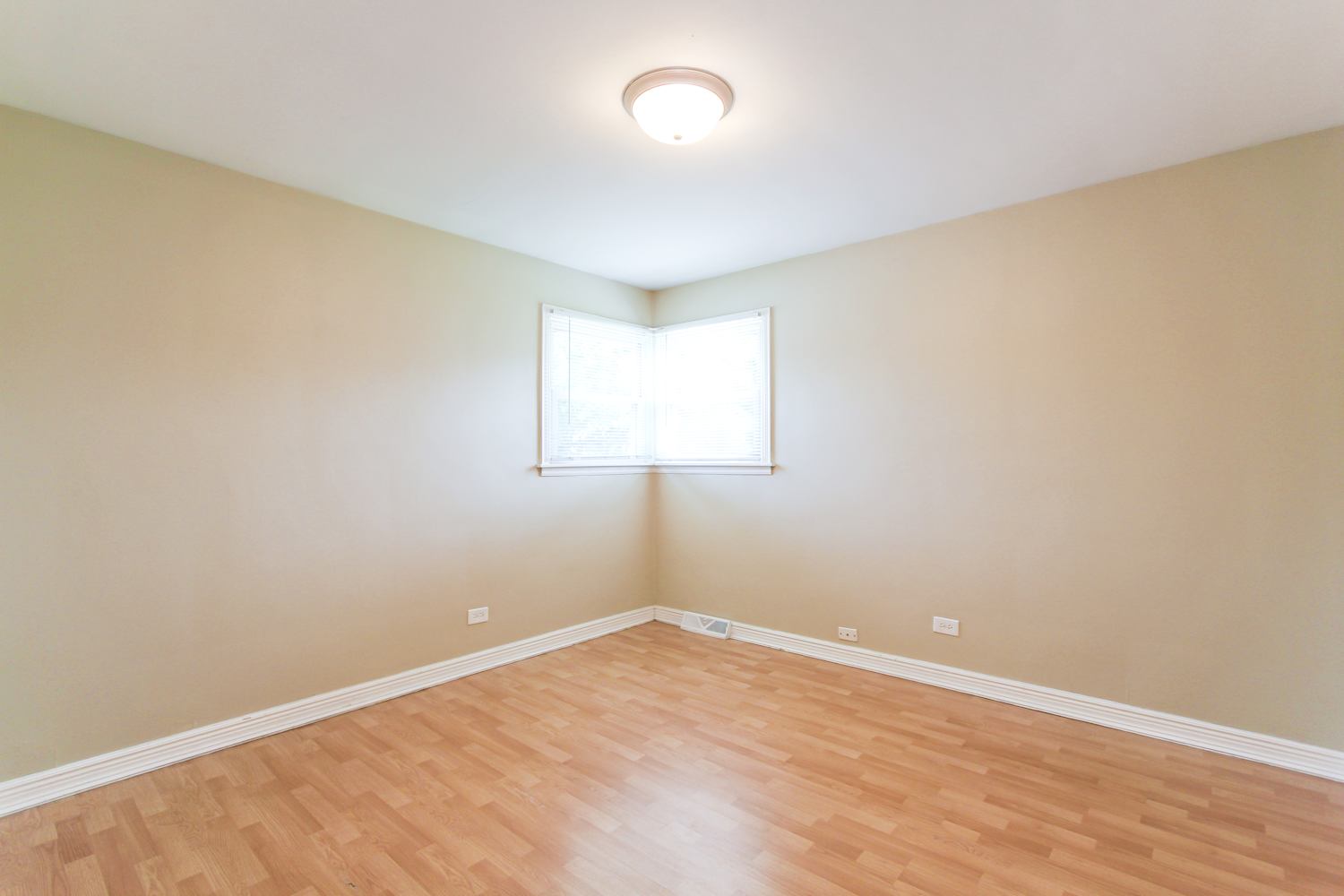1459 Heidorn Ave, Westchester photo 8