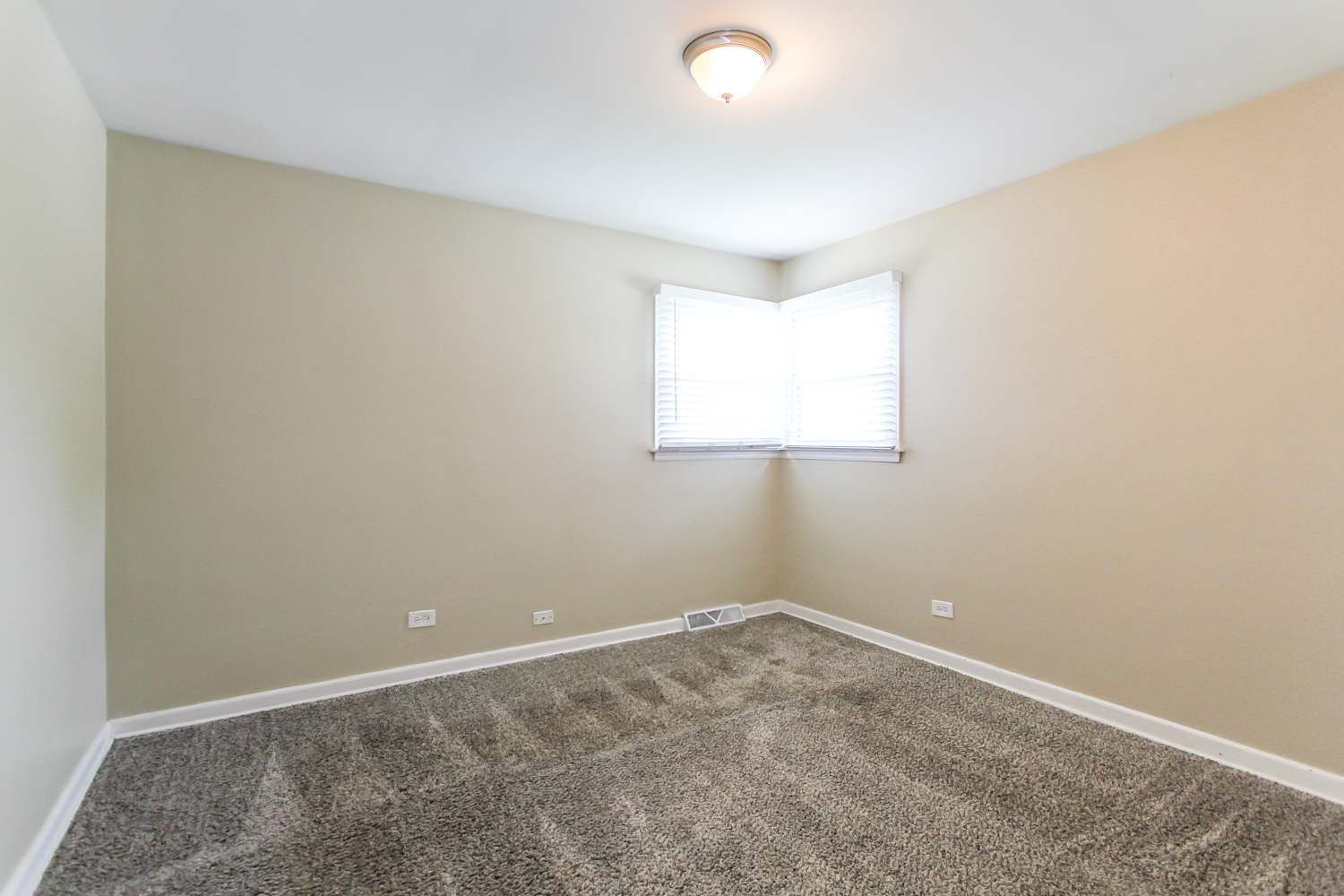 1459 Heidorn Ave, Westchester photo 9