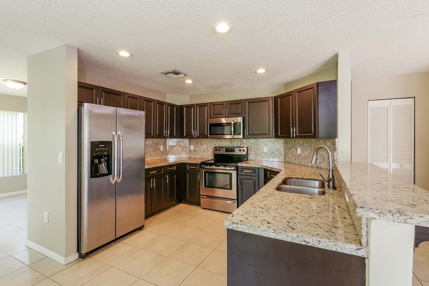 146 Gables Blvd, Weston photo 6