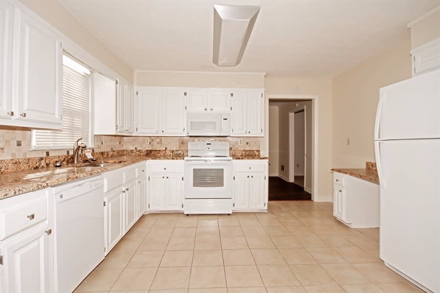 1480 Meadow Oak Dr, Snellville photo 9