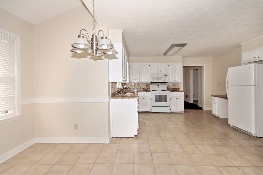 1480 Meadow Oak Dr, Snellville photo 8