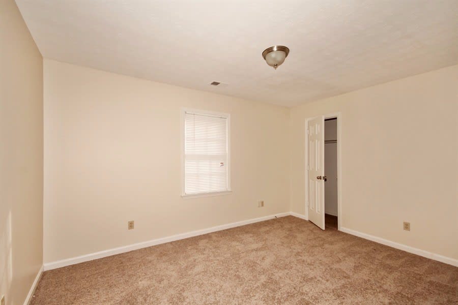 1480 Meadow Oak Dr, Snellville photo 11