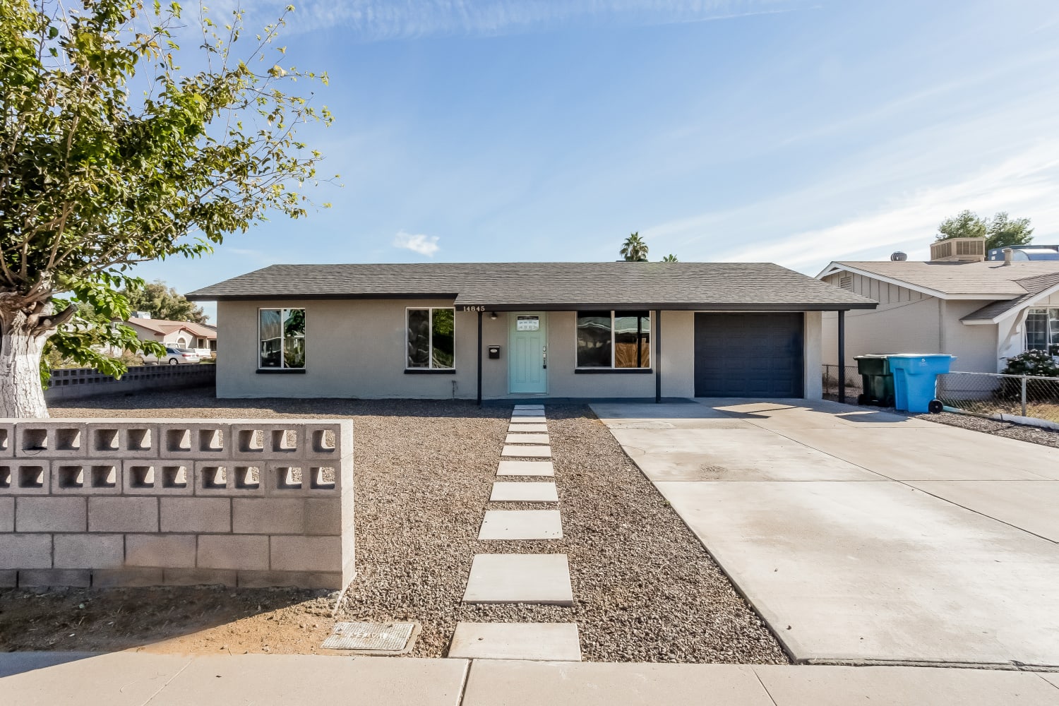 Front of 14845 N 37th Pl, Phoenix, AZ