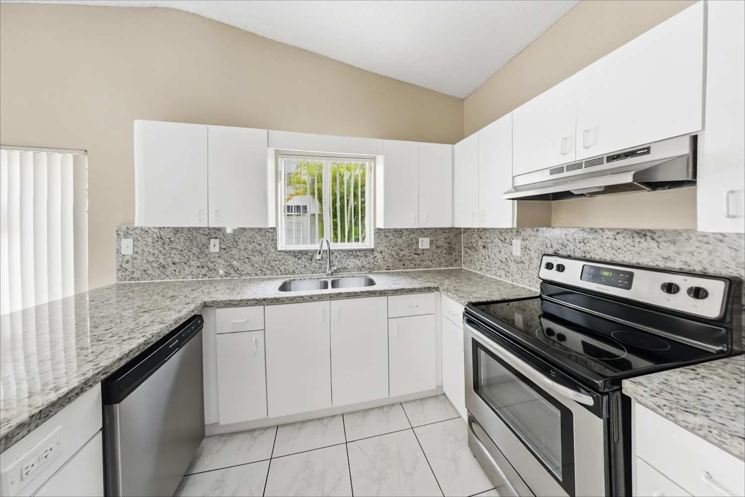 14936 SW 39th St, Miami photo 10