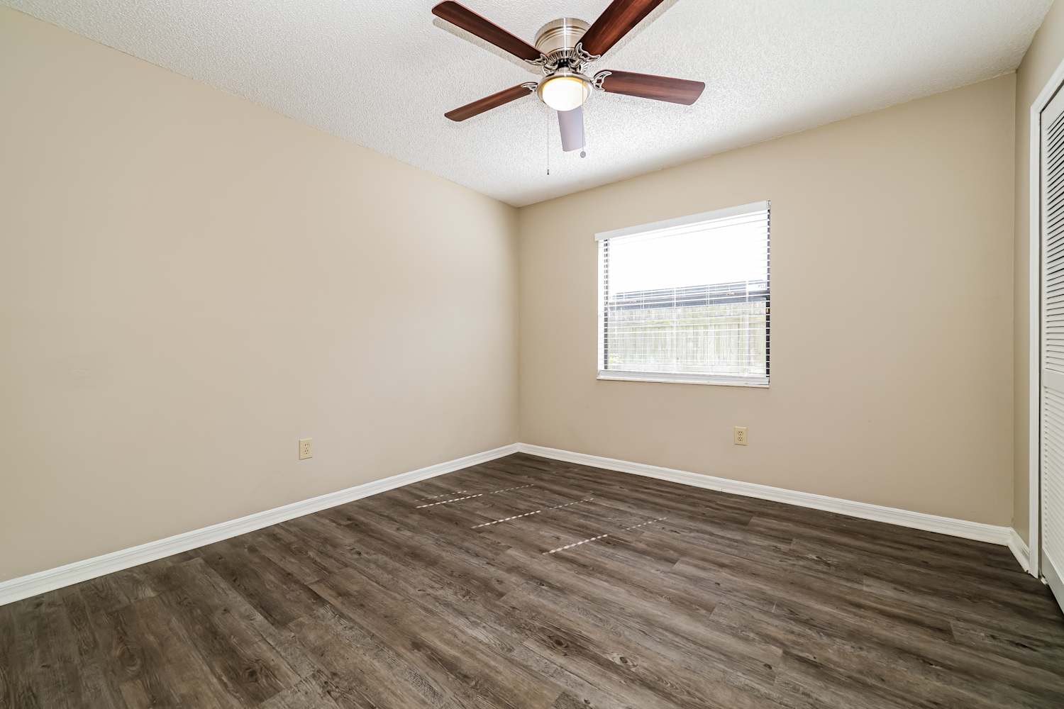 1507 Storington Ave, Brandon photo 9