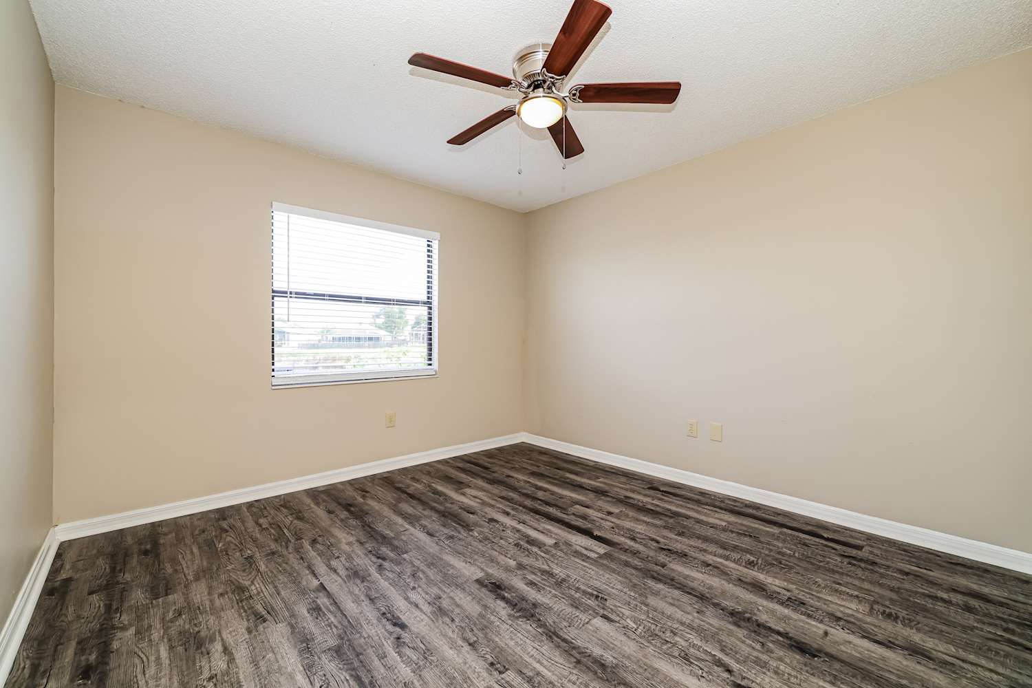 1507 Storington Ave, Brandon photo 11