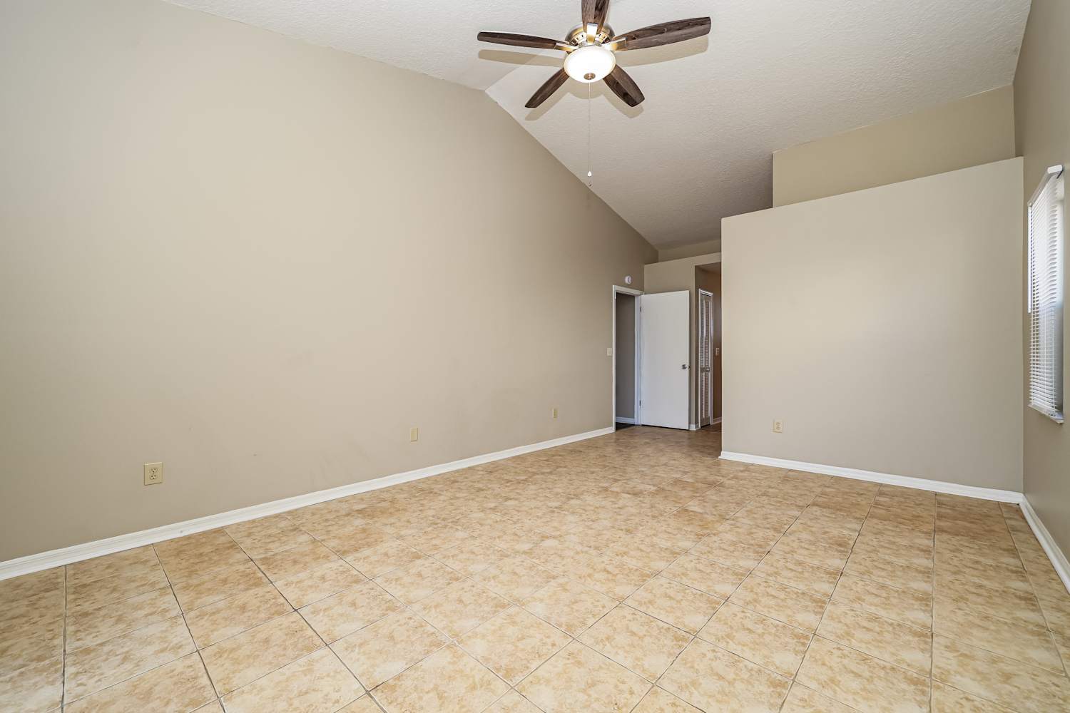 1507 Storington Ave, Brandon photo 8