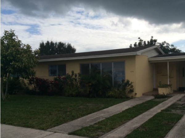 Front of 1510 NW 182nd St, Miami, FL