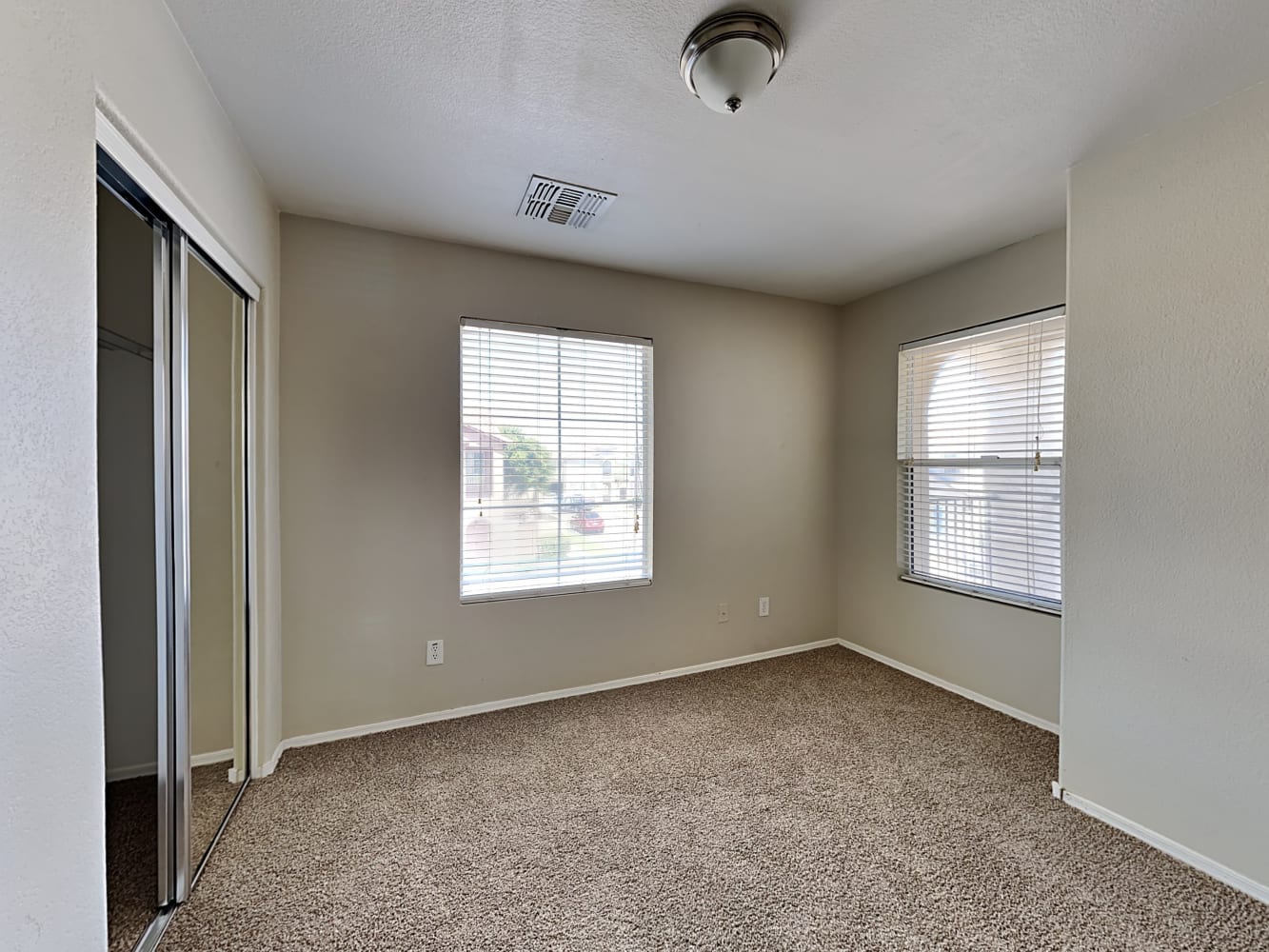 1515 E Sheraton Ln, Phoenix photo 12