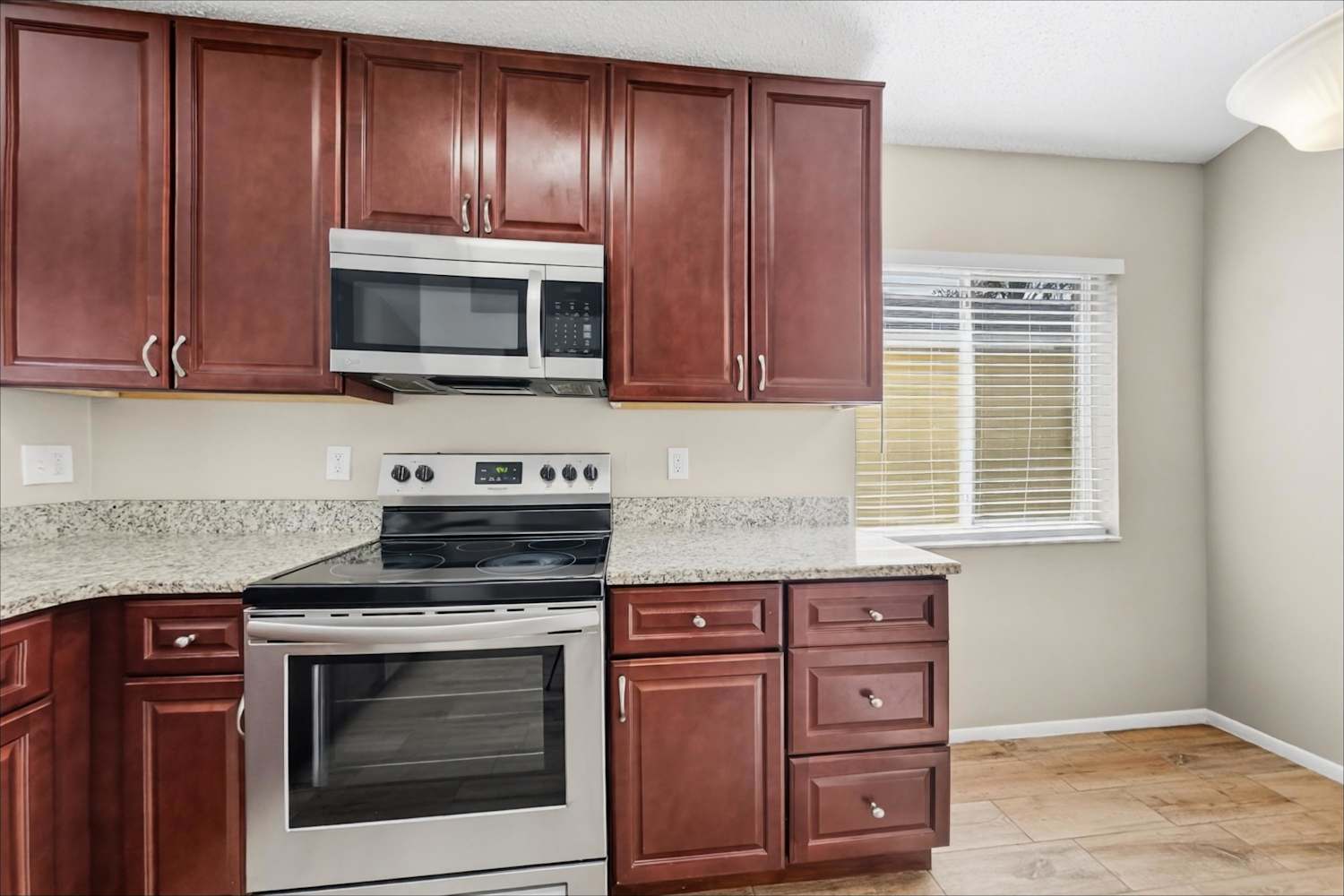 1517 Chepacket St, Brandon photo 8