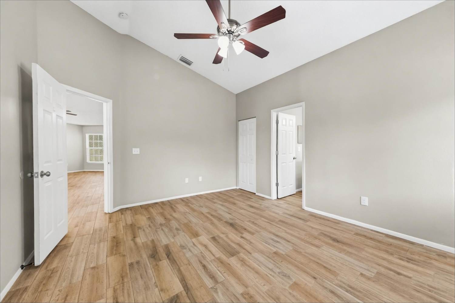 1517 Chepacket St, Brandon photo 12