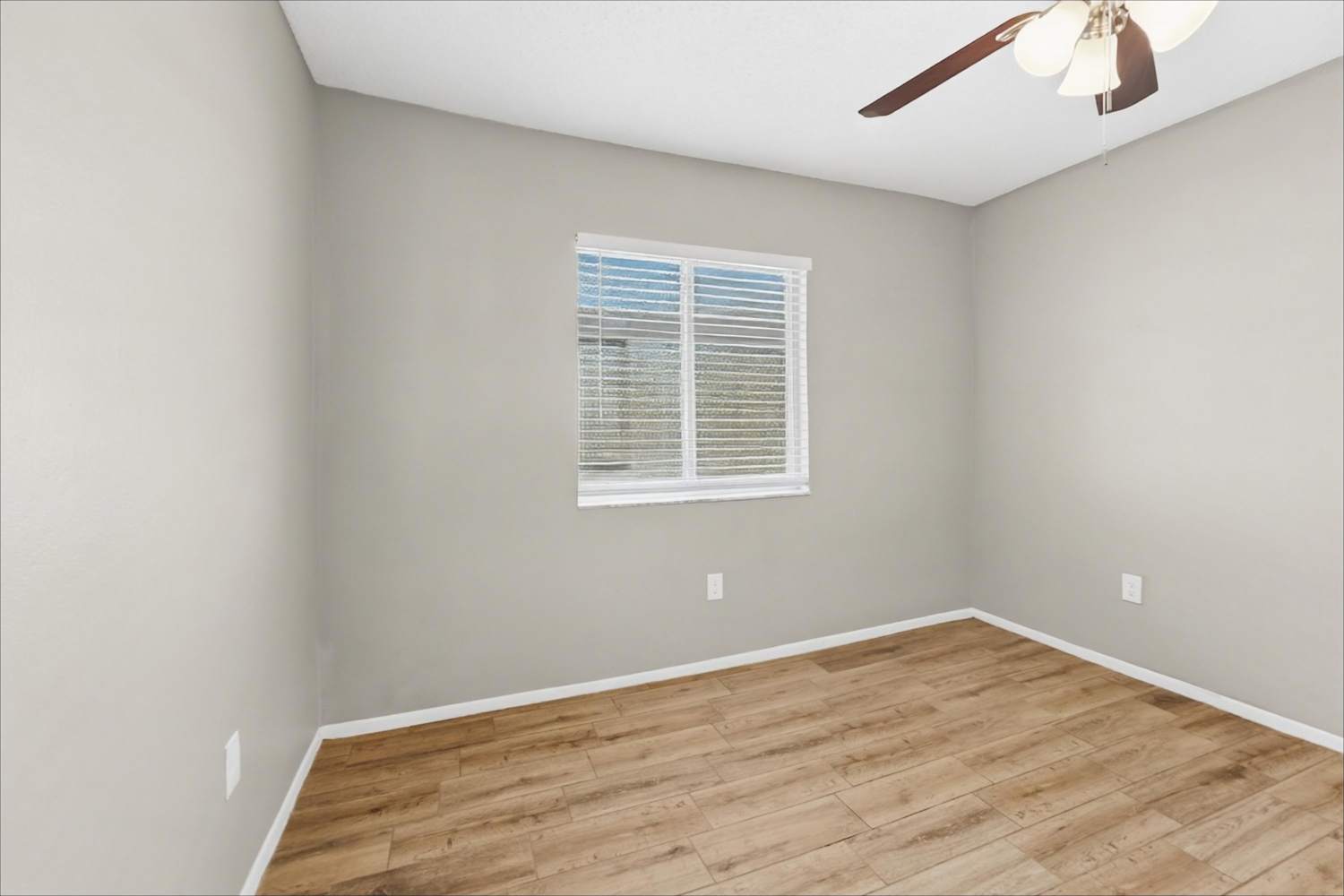 1517 Chepacket St, Brandon photo 14