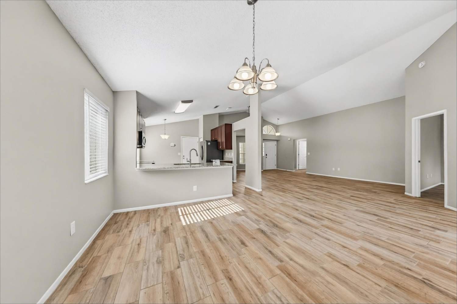 1517 Chepacket St, Brandon photo 6