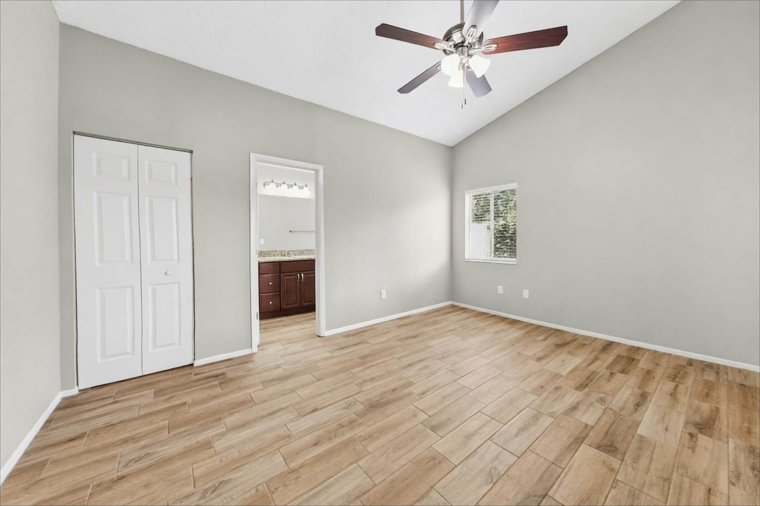 1517 Chepacket St, Brandon photo 11
