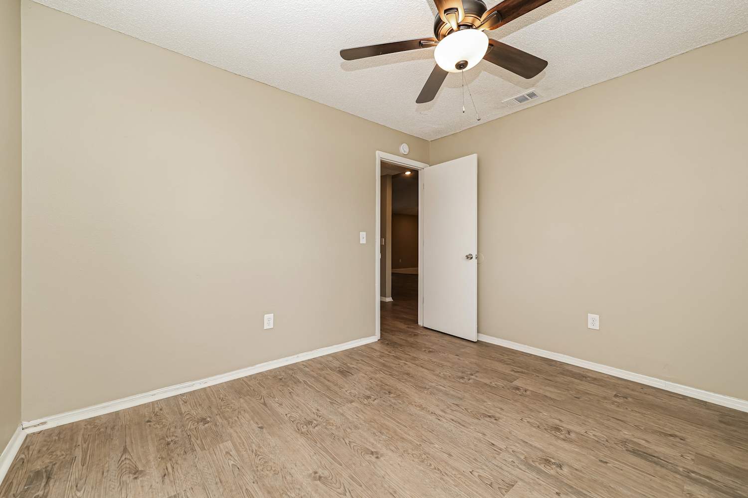 1517 Kestrel Way, Brandon photo 12