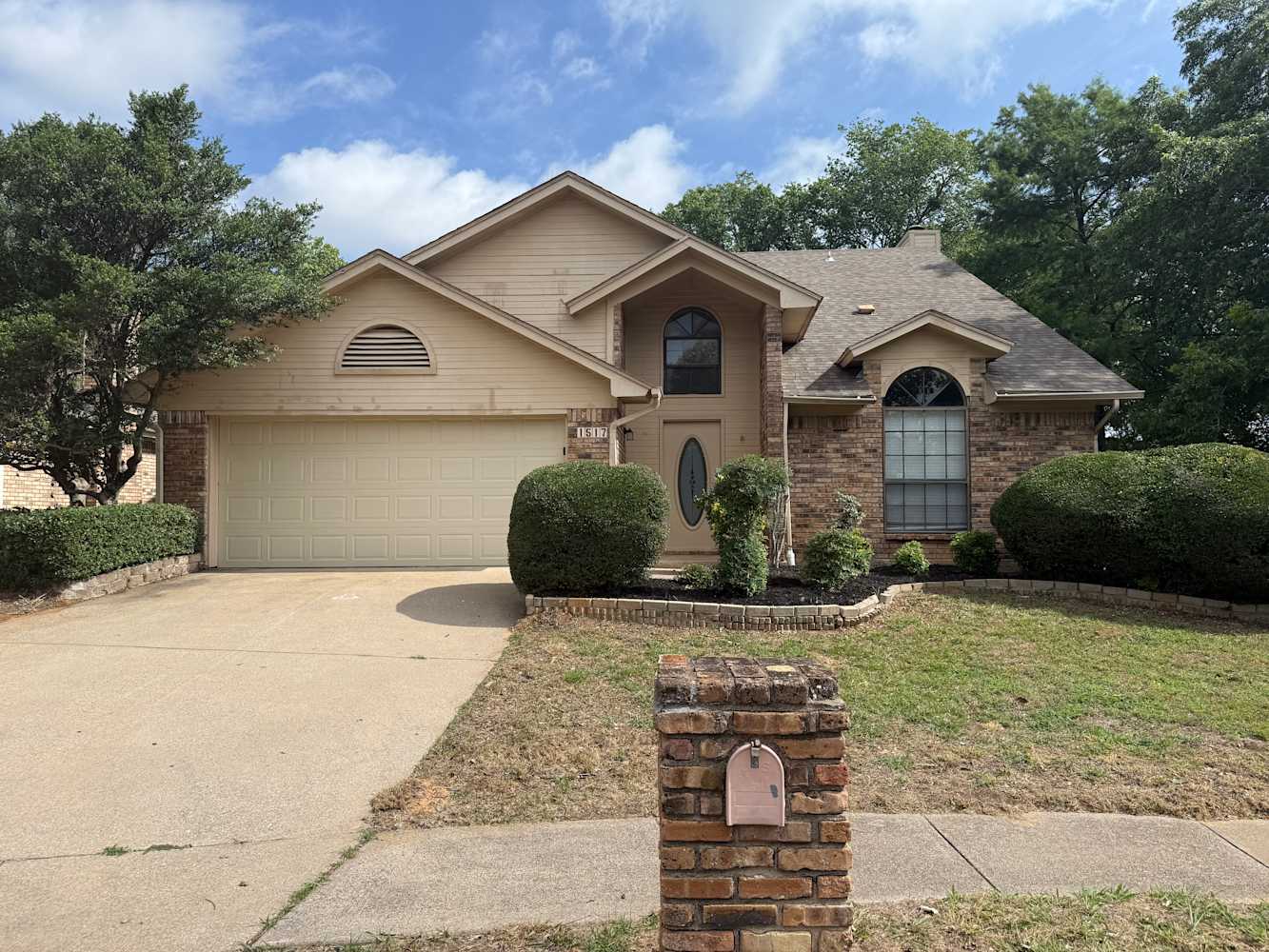 Front of 1517 Woodvale Dr, Bedford, TX