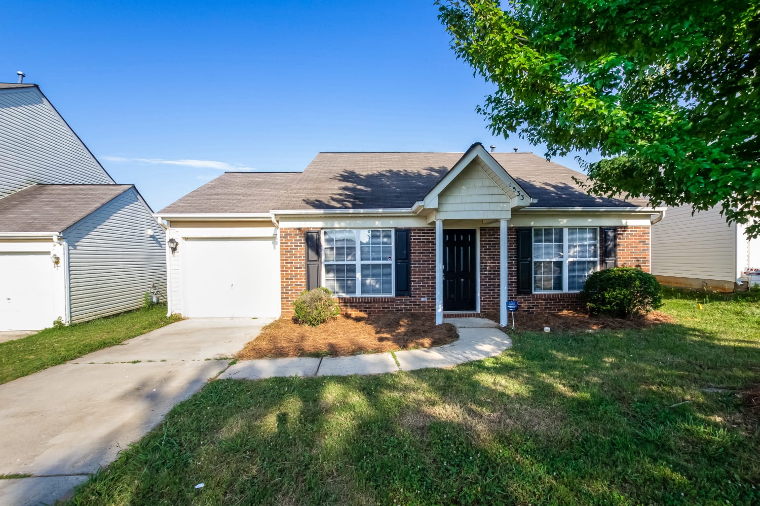 Front of 1533 Crandon Dr, Charlotte, NC