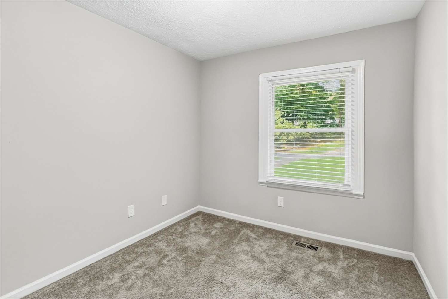 1537 Spruce Ridge Ct, Stone Mountain photo 12