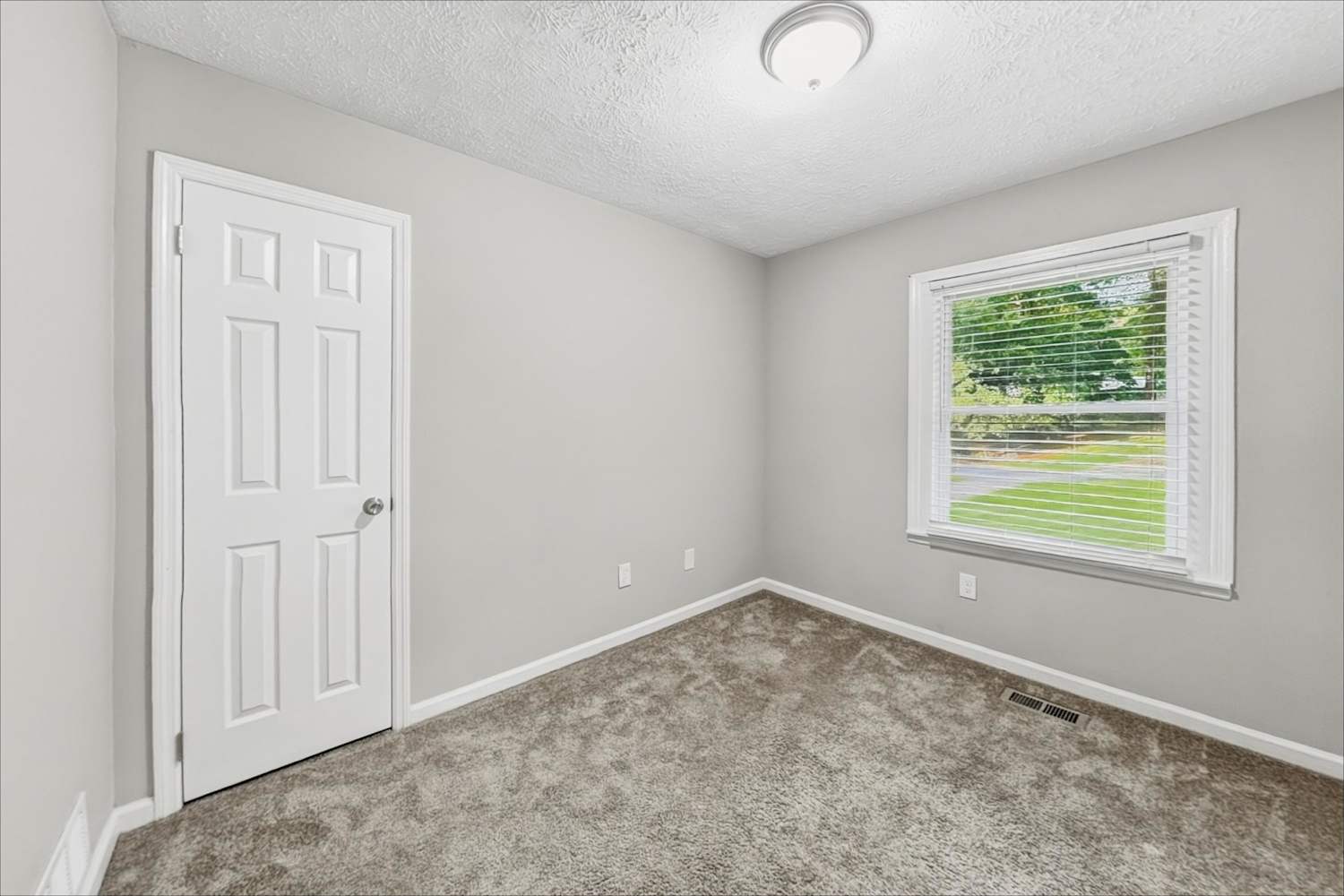 1537 Spruce Ridge Ct, Stone Mountain photo 13