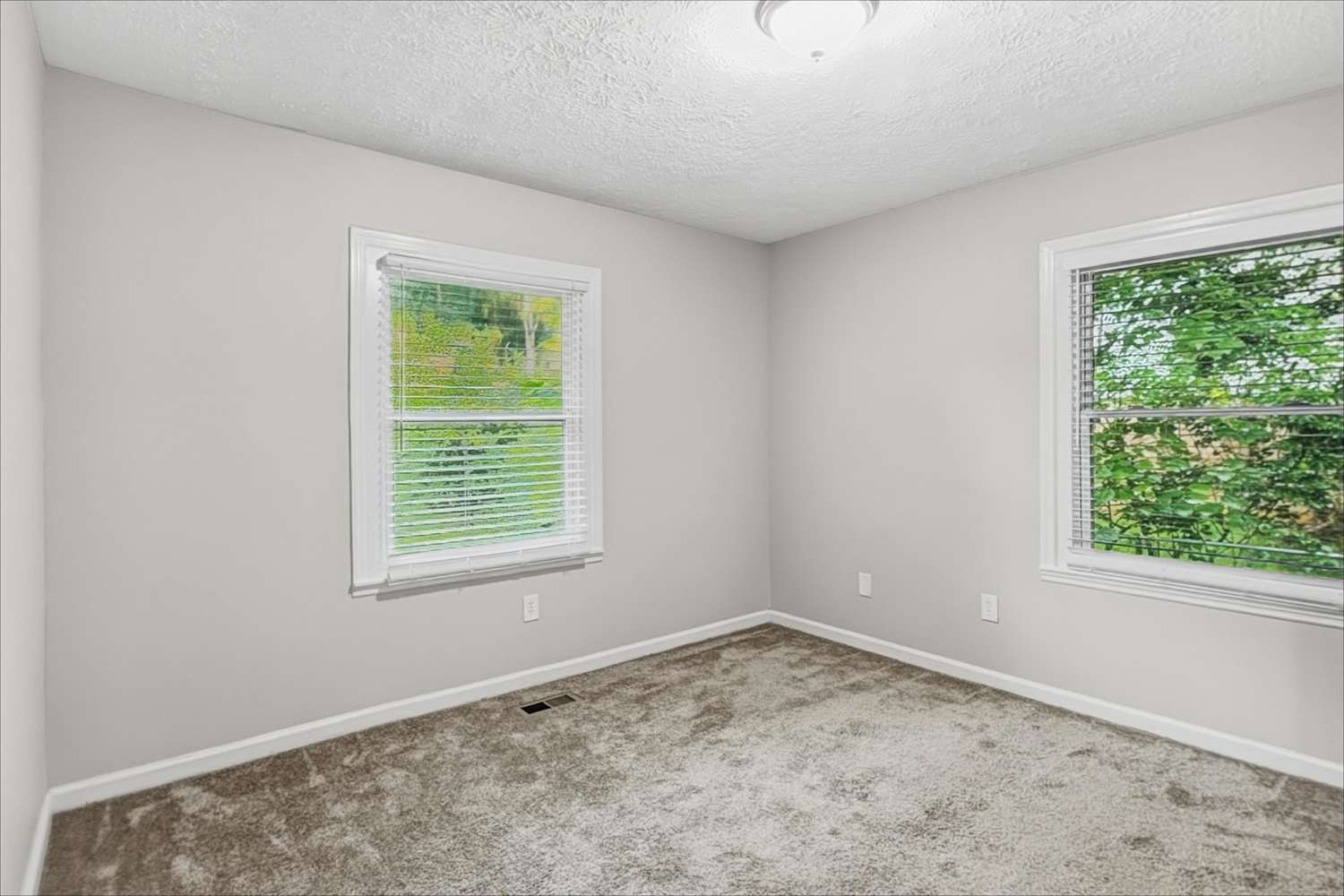 1537 Spruce Ridge Ct, Stone Mountain photo 11