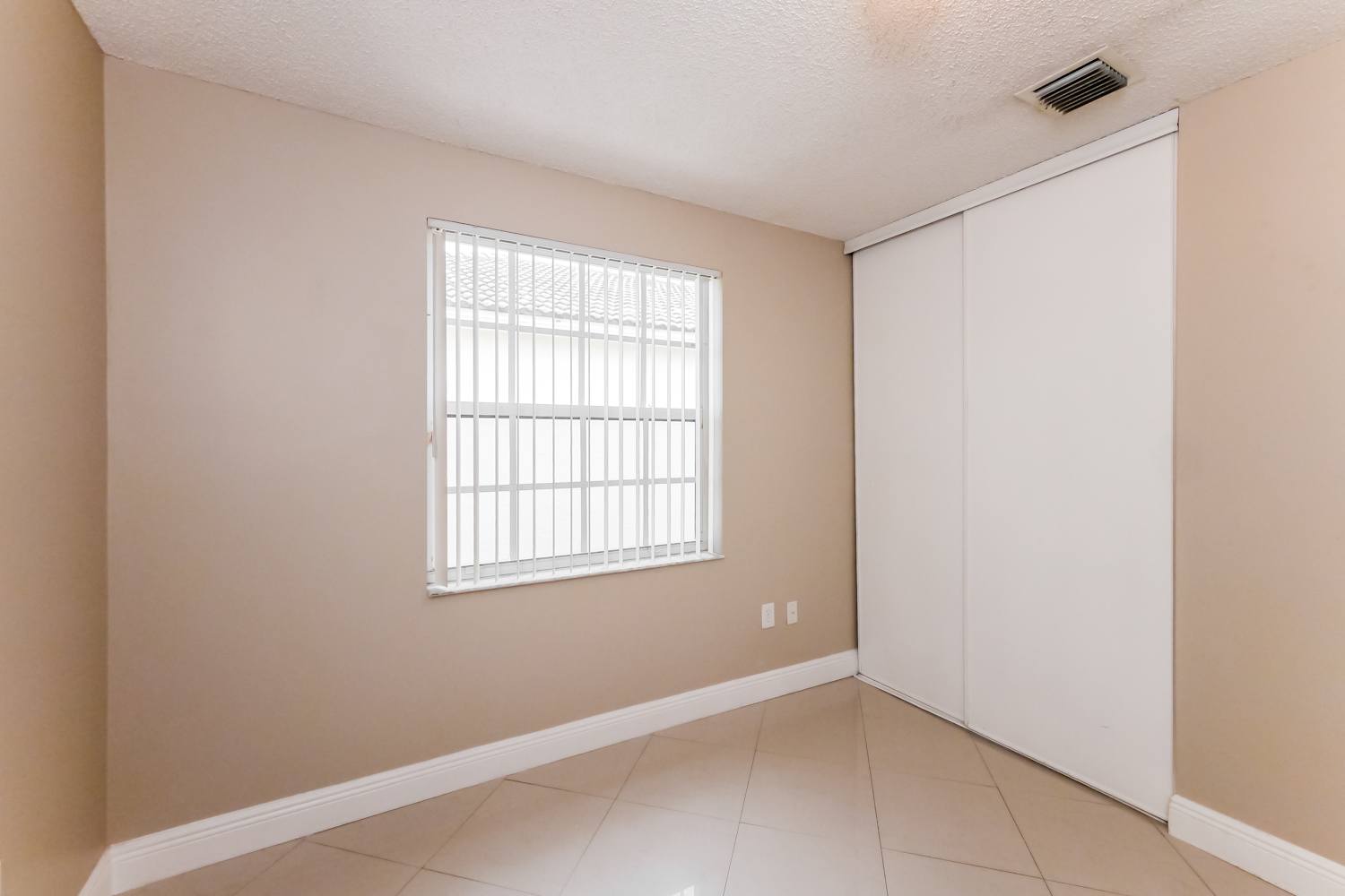 1544 NW 158th Ave, Pembroke Pines photo 13