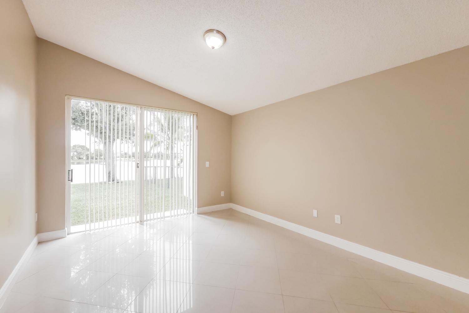 1544 NW 158th Ave, Pembroke Pines photo 10
