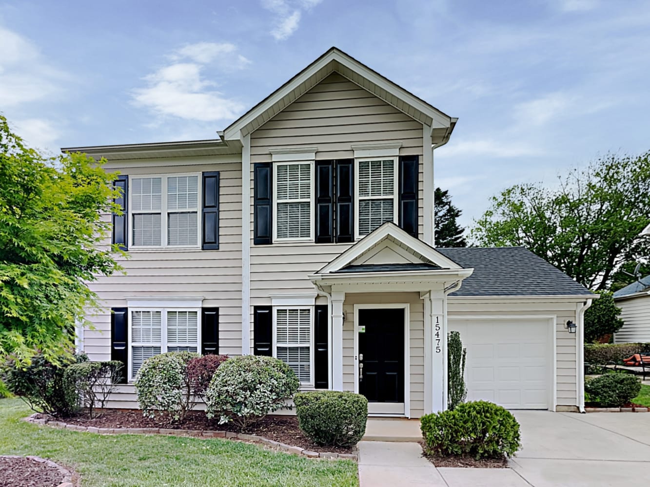 Front of 15475 Stone Hollow Dr, Huntersville, NC