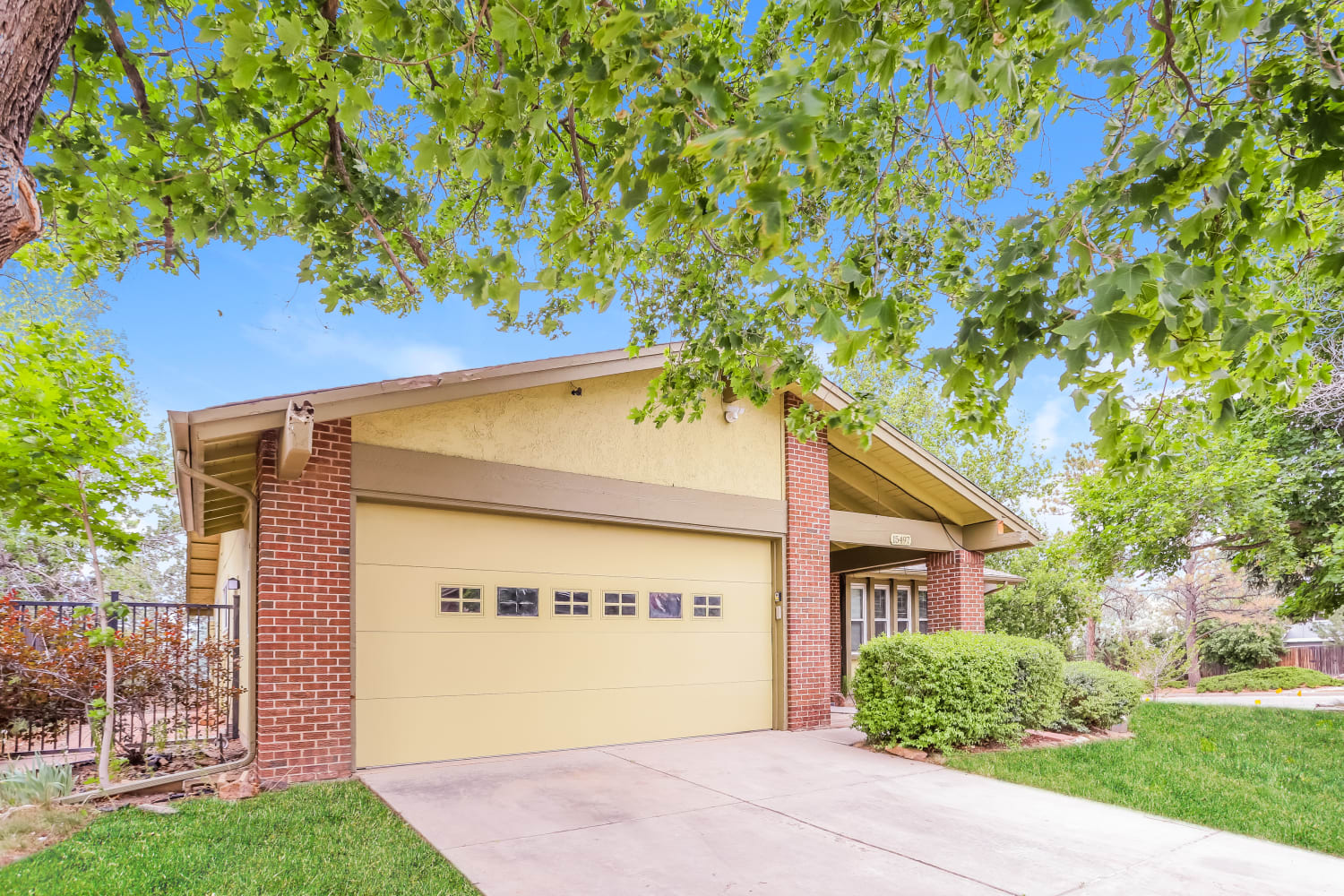 15497 E Jarvis Place, Aurora photo 2